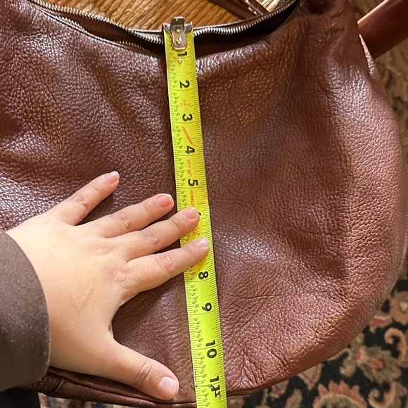Banana Republic vintage brown leather hobo bag with tassel zipper - Picture 12 of 14